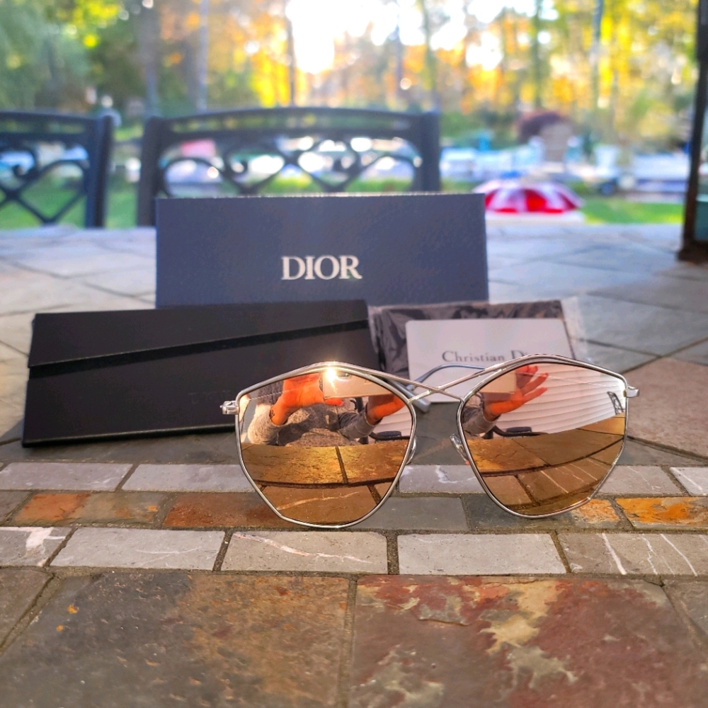 GORGEOUS DIOR SUNGLASSES WITH CASE